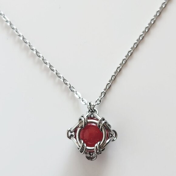Antique gothic red pearl chainmaille necklace with a small silver chain - Picture 6 of 6